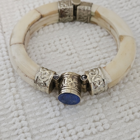 Vintage Silver & Resin Hinged Cuff Braclet With Lapis Stone Inlay. - Picture 13 of 16